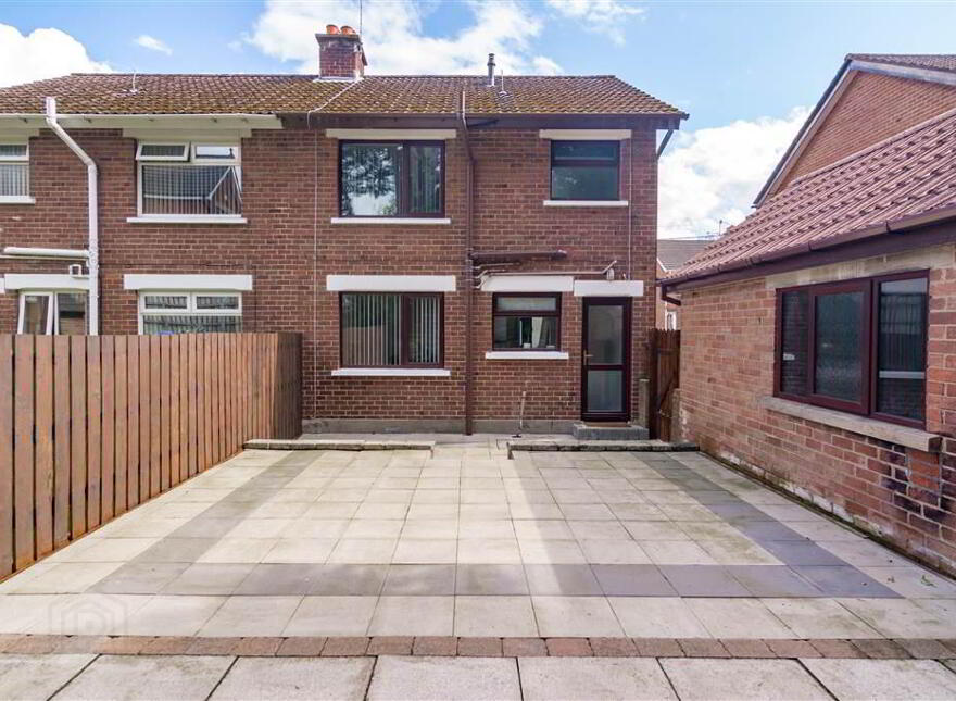 5 Beechdene Drive, Lisburn, BT28 3LY