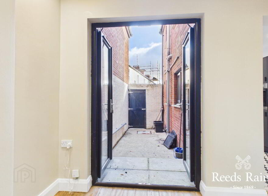 204 Ravenhill Road, Belfast, BT6 8EF
