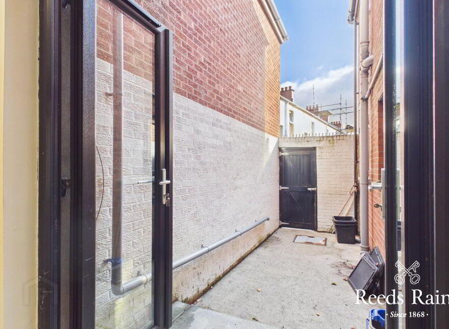 204 Ravenhill Road, Belfast, BT6 8EF