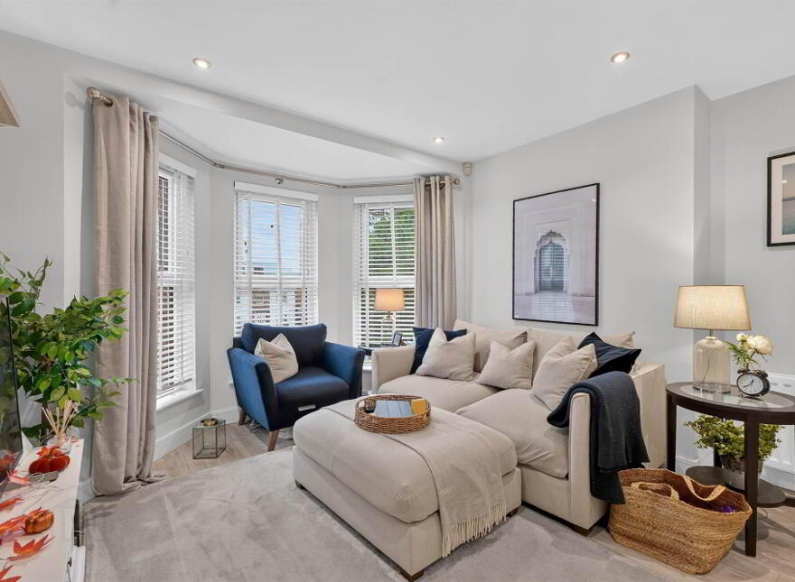 Apt 4 Locksley Mews, 114 Upper Lisburn Road, Belfast, BT10 0BD