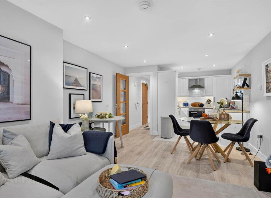Apt 4 Locksley Mews, 114 Upper Lisburn Road, Belfast, BT10 0BD