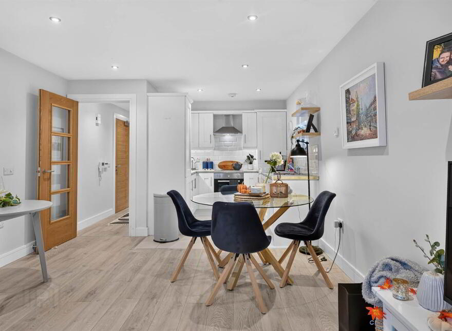 Apt 4 Locksley Mews, 114 Upper Lisburn Road, Belfast, BT10 0BD