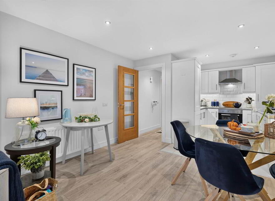 Apt 4 Locksley Mews, 114 Upper Lisburn Road, Belfast, BT10 0BD