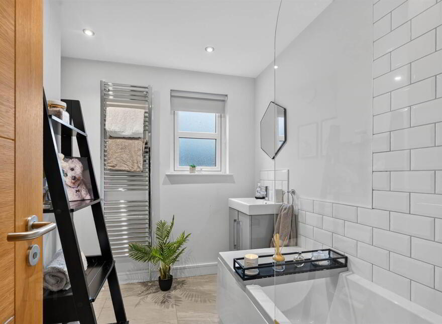 Apt 4 Locksley Mews, 114 Upper Lisburn Road, Belfast, BT10 0BD