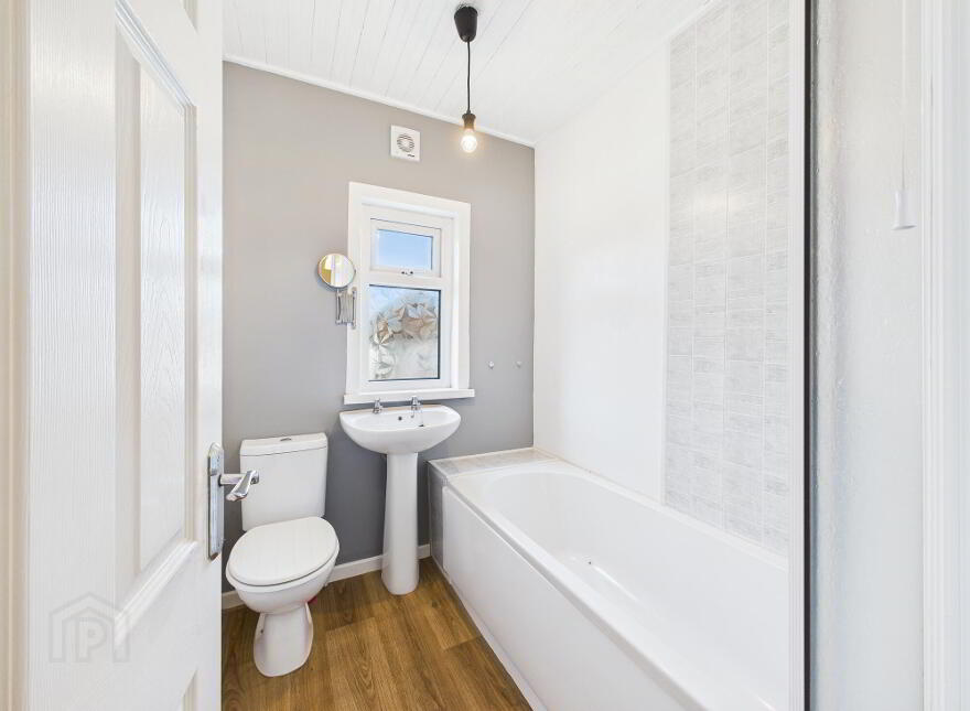 195 Greenville Road, Belfast, BT5 5JY