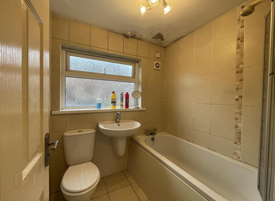 14 Queens Park North, Saintfield, BT24 7AU