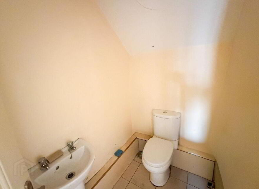 4 Maryville, Bank Place, Cashel, E25CX84