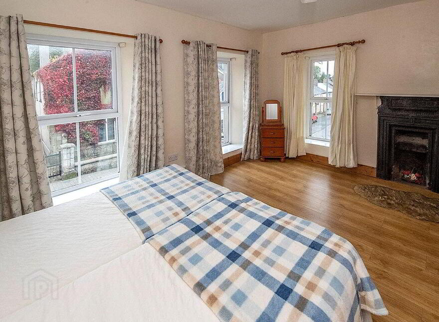 East Main Street, Lismore, P51TC98