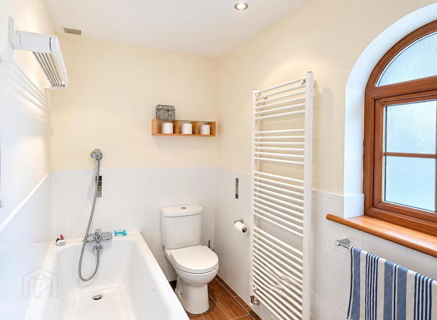 2 Gortaclee Court, Cushendall, Ballymena, BT44 0TL