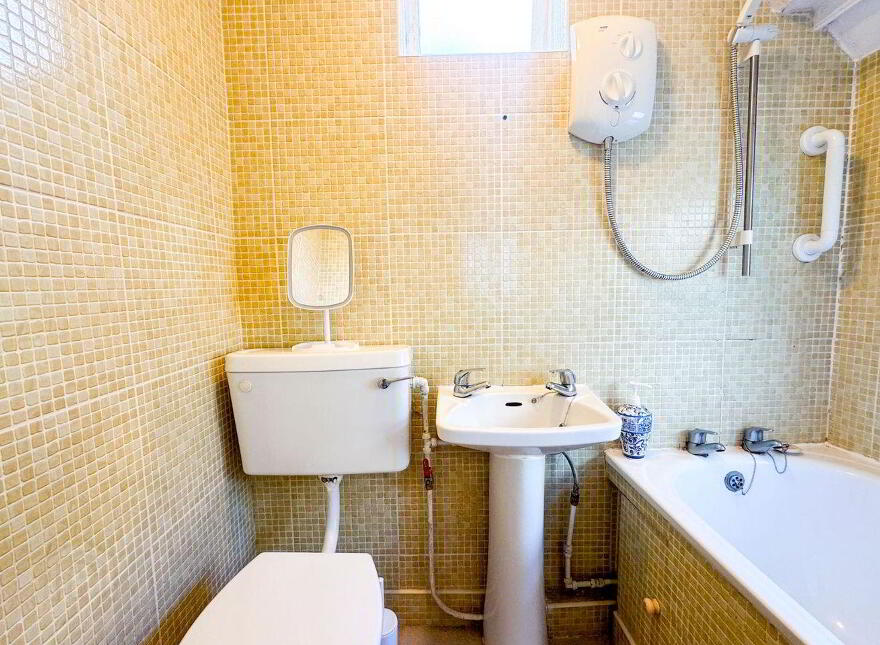 4 Synnott Terrace, Clarence Street, Dún Laoghaire, Dun Laoghaire, A96HY23