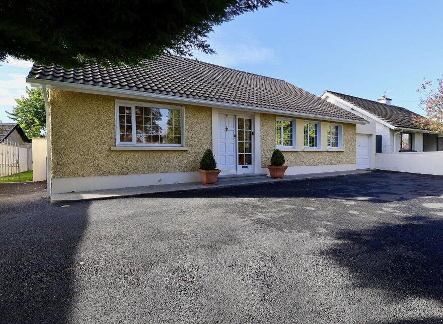 12 Retreat Heights, Athlone, N37PE80