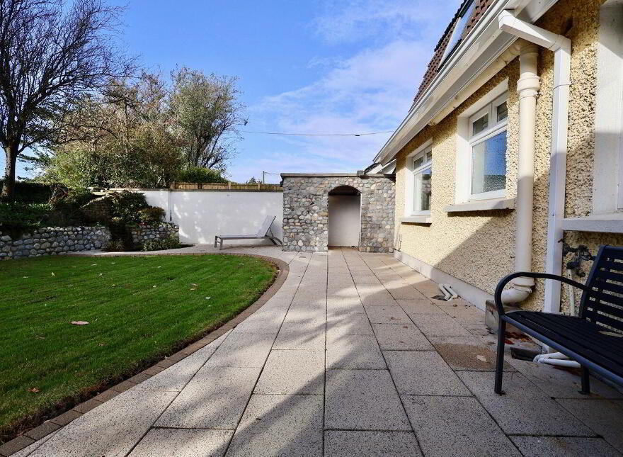 12 Retreat Heights, Athlone, N37PE80