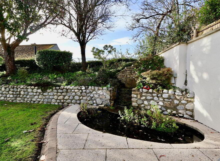 12 Retreat Heights, Athlone, N37PE80