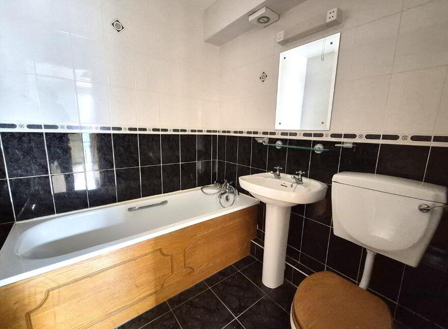 26 Quay Village, Westport, F28R884