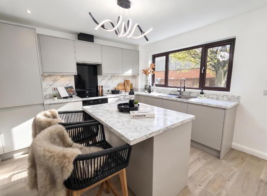 13 Hillview Court, Belfast, BT14 7BU