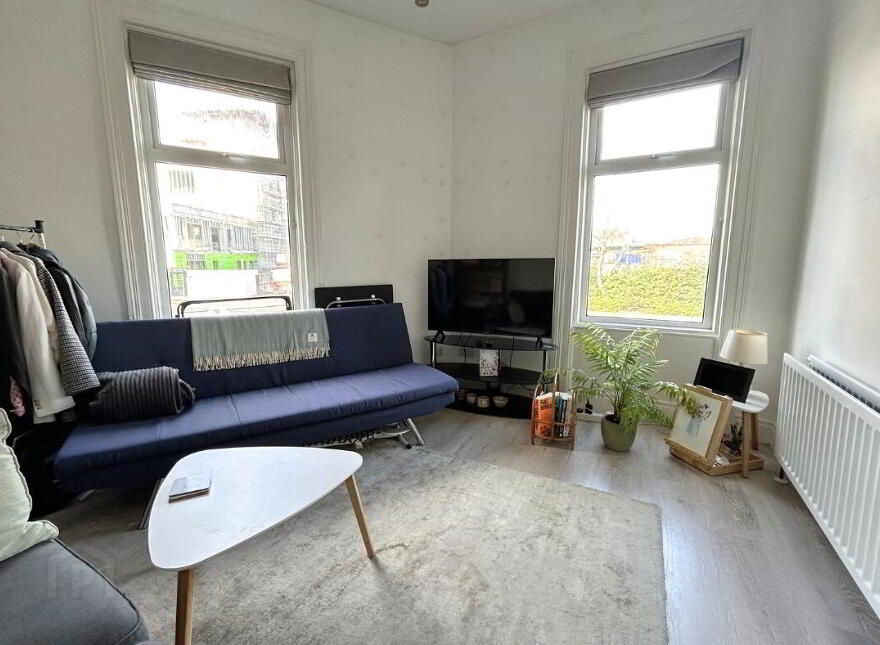 Apt 3, 34 Lisburn Road, Belfast, BT9 6AA
