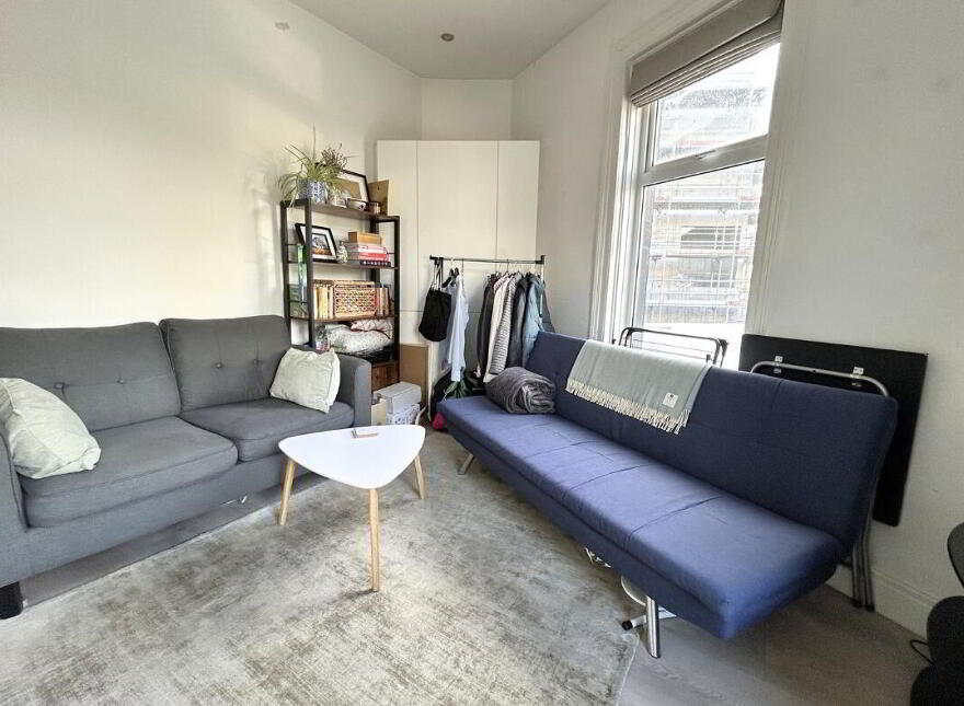 Apt 3, 34 Lisburn Road, Belfast, BT9 6AA