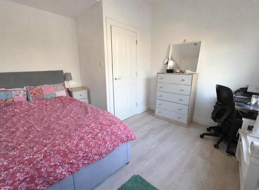 Apt 3, 34 Lisburn Road, Belfast, BT9 6AA