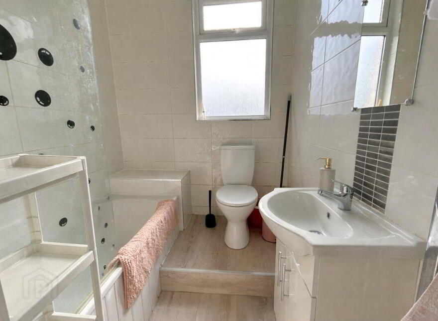 Apt 3, 34 Lisburn Road, Belfast, BT9 6AA