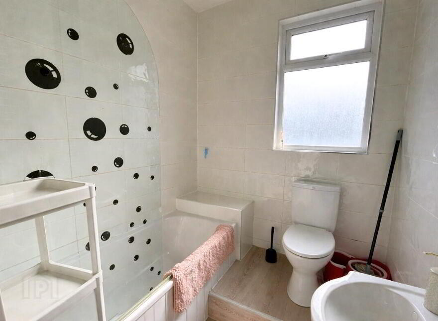 Apt 3, 34 Lisburn Road, Belfast, BT9 6AA