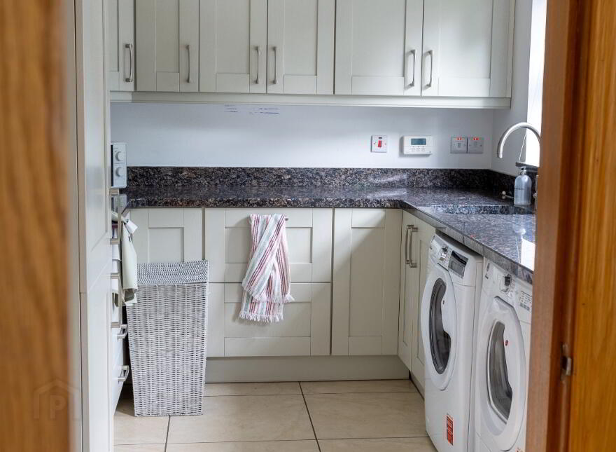 28 Ardkeeragh Road, Newry, BT34 1NW