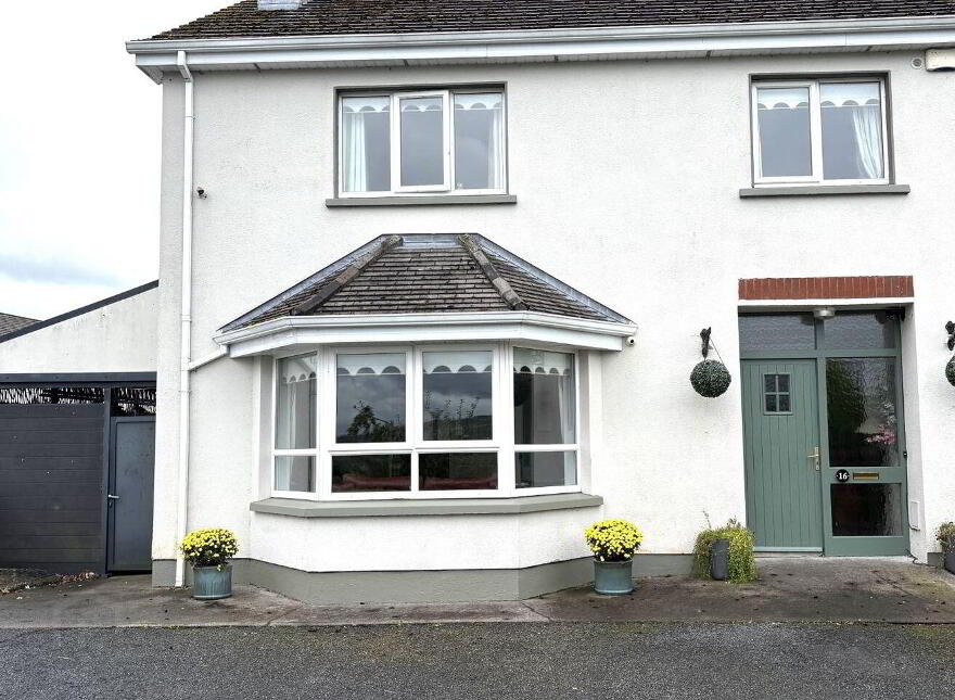 16 Warren Grove, Boyle, F52PH68