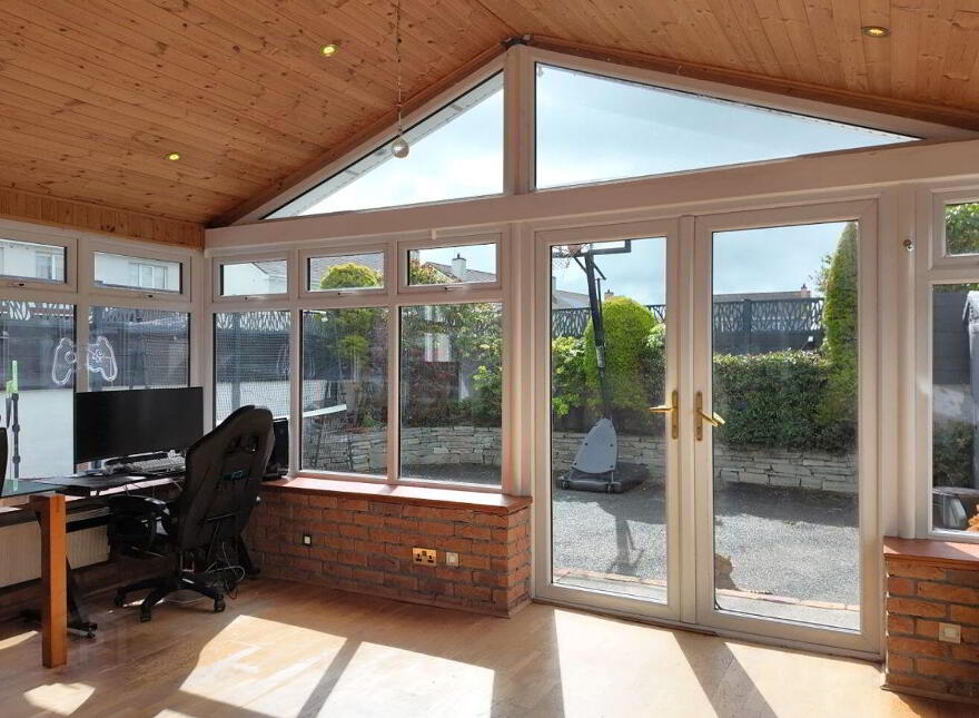16 Warren Grove, Boyle, F52PH68