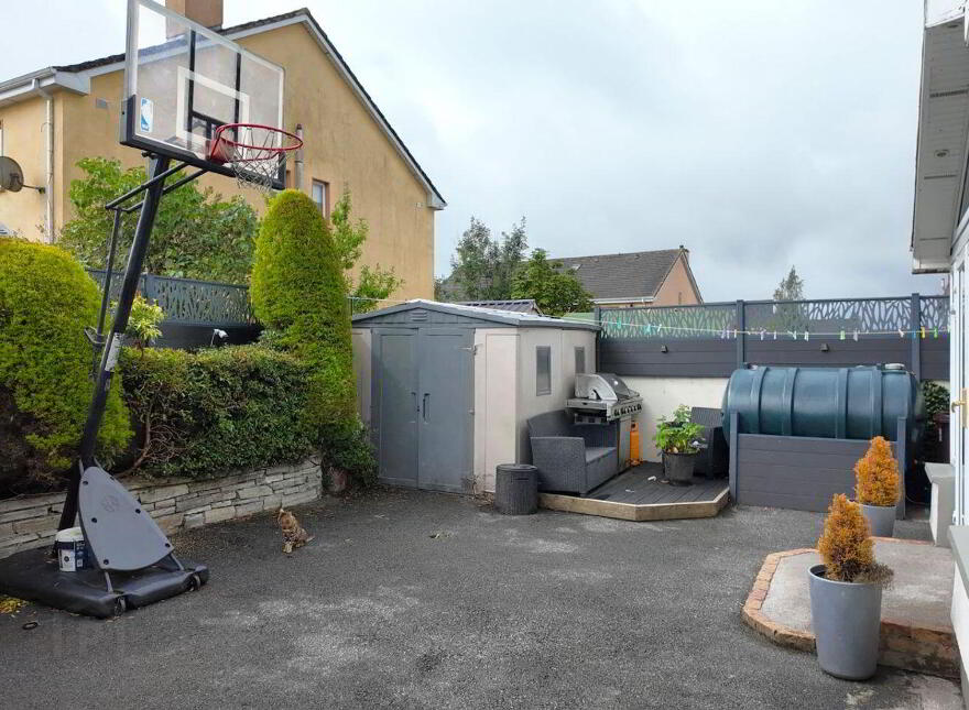16 Warren Grove, Boyle, F52PH68