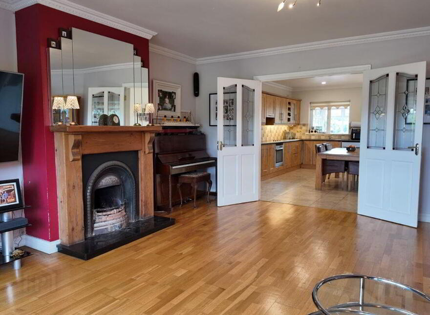 16 Warren Grove, Boyle, F52PH68