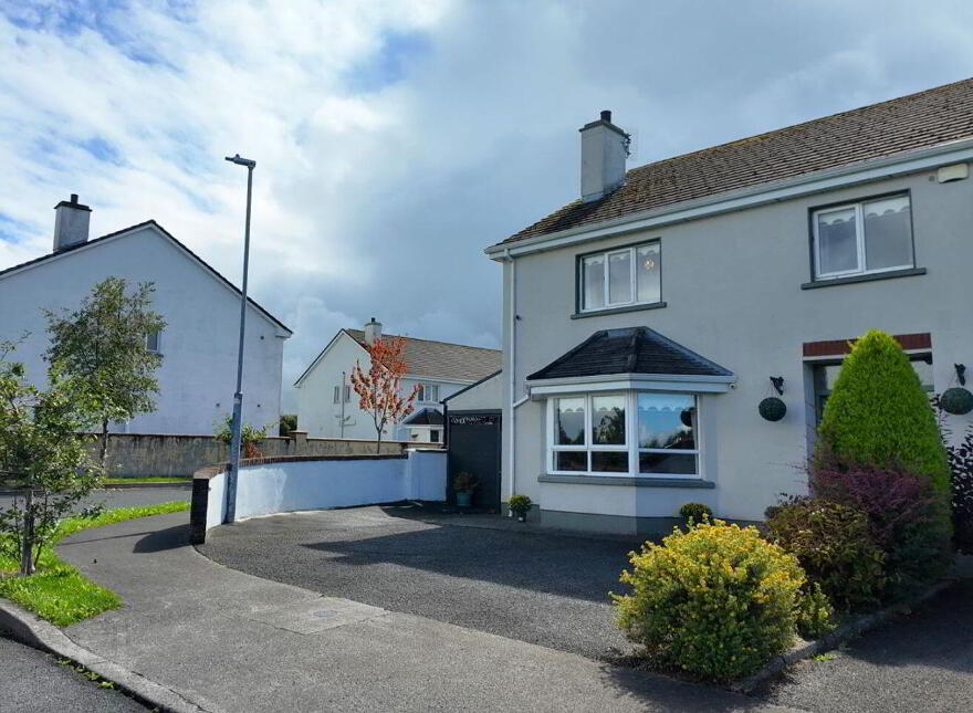16 Warren Grove, Boyle, F52PH68