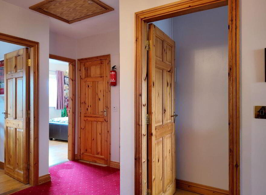 16 Warren Grove, Boyle, F52PH68