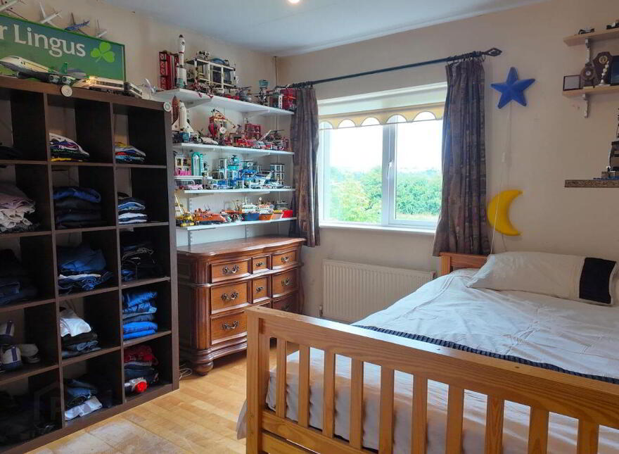 16 Warren Grove, Boyle, F52PH68
