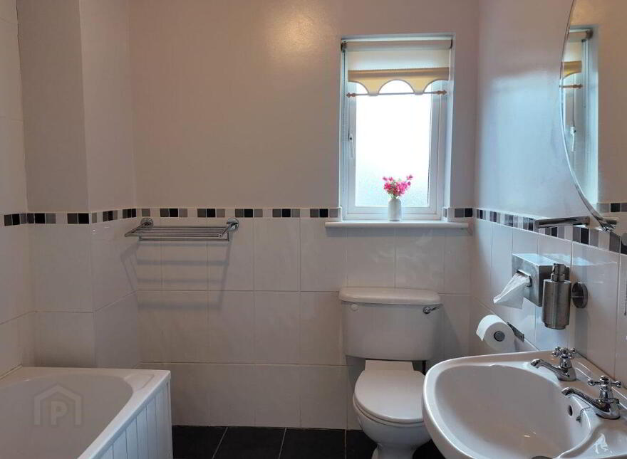 16 Warren Grove, Boyle, F52PH68