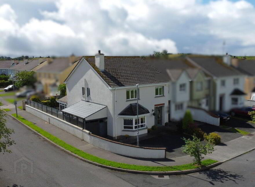 16 Warren Grove, Boyle, F52PH68