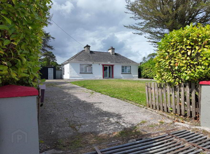 Moores Cottage, The Demesne, Frenchpark, F45HH27