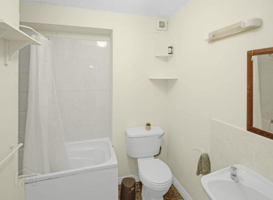 Town House, 1 Bridgewater Court, Galway City Centre, H91W825