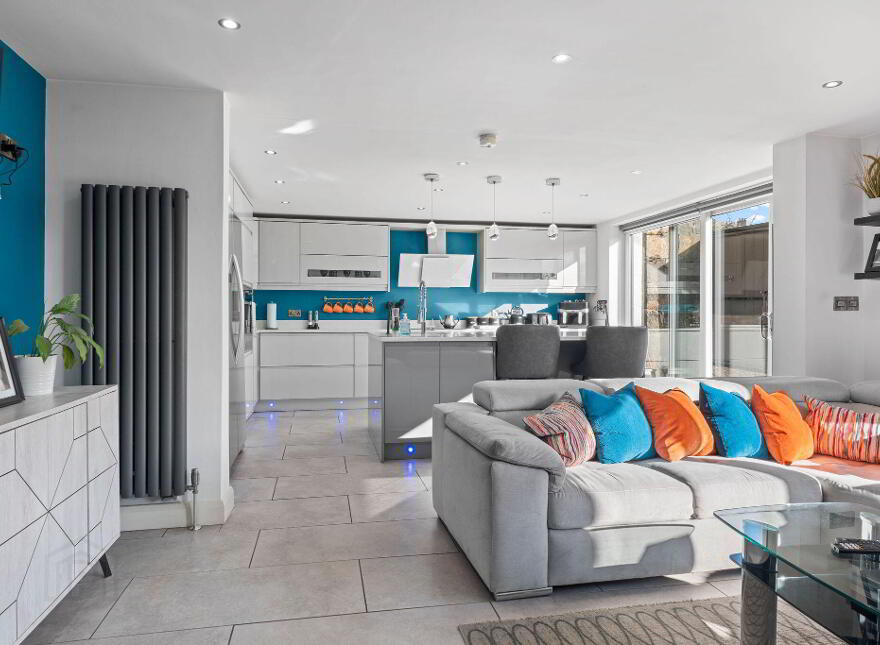 1 Dhu Varren Gardens, Portrush, BT56 8LW