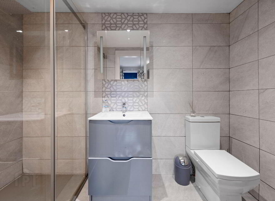 1 Dhu Varren Gardens, Portrush, BT56 8LW