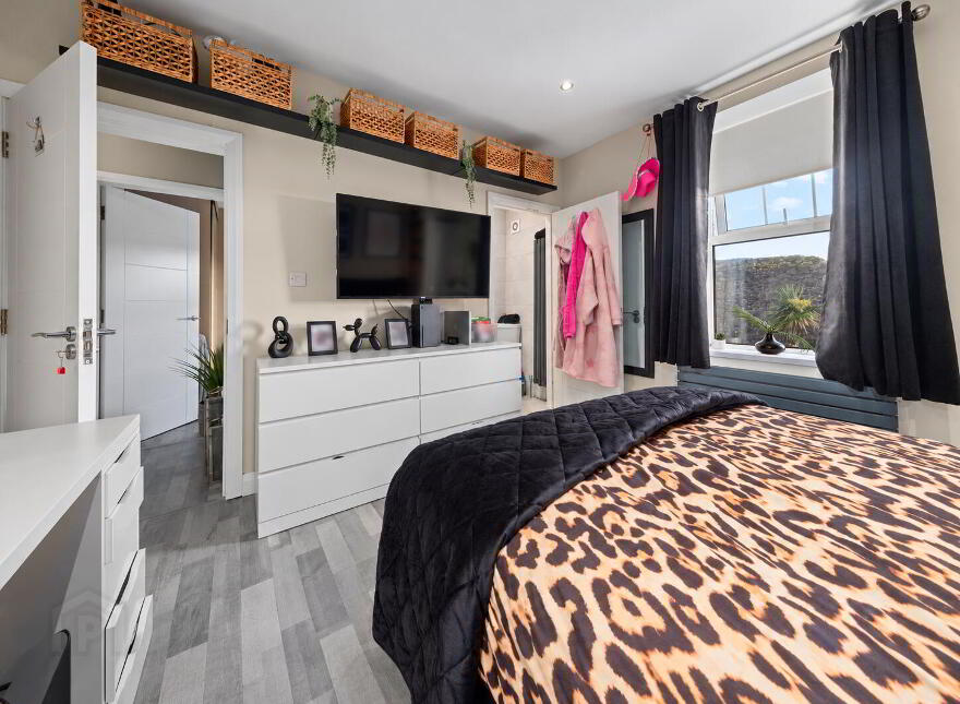 1 Dhu Varren Gardens, Portrush, BT56 8LW