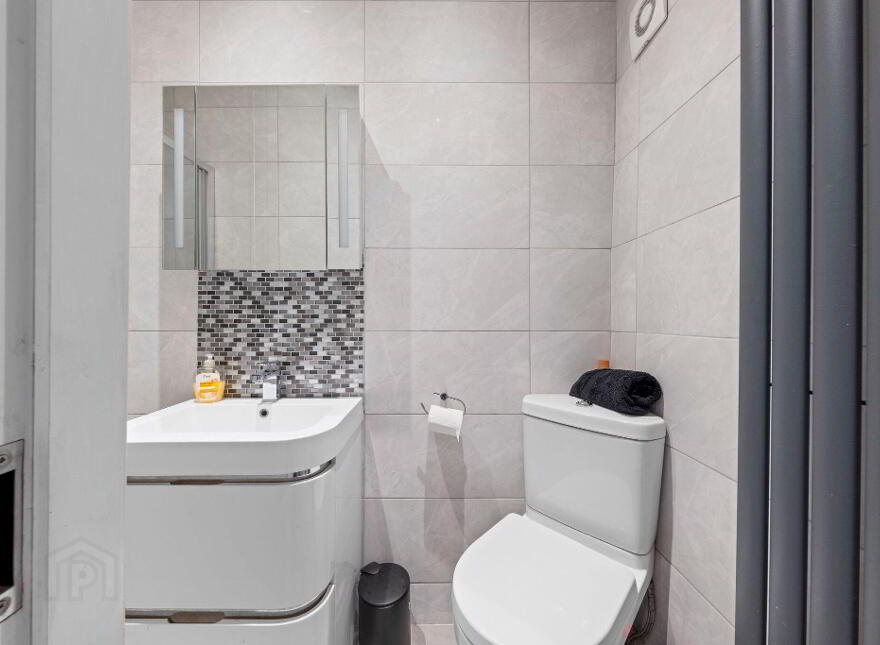 1 Dhu Varren Gardens, Portrush, BT56 8LW