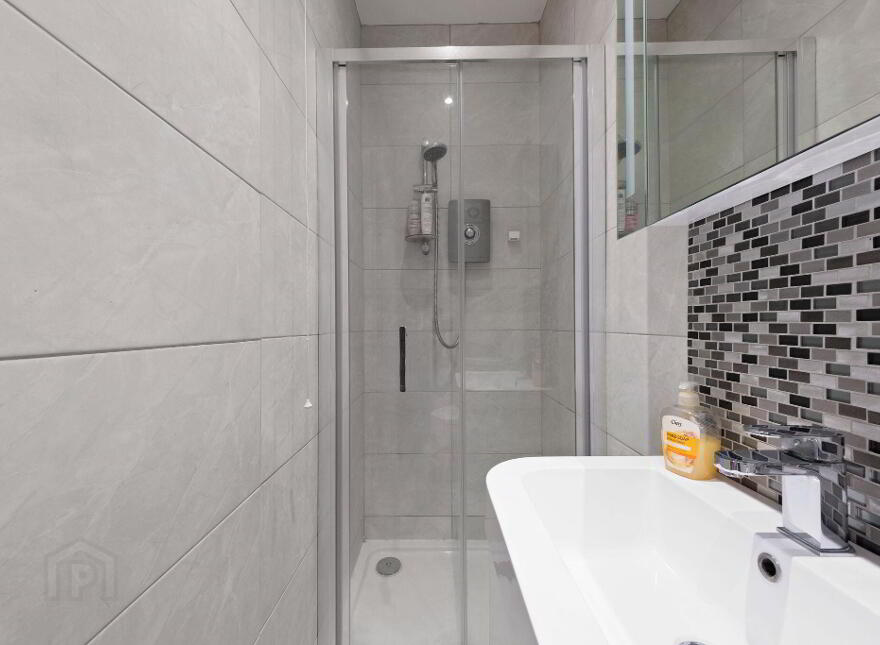1 Dhu Varren Gardens, Portrush, BT56 8LW
