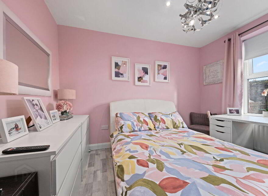 1 Dhu Varren Gardens, Portrush, BT56 8LW