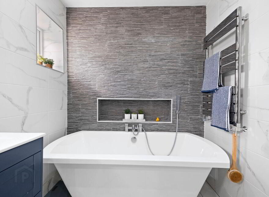 1 Dhu Varren Gardens, Portrush, BT56 8LW