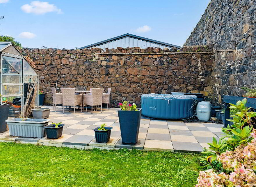 1 Dhu Varren Gardens, Portrush, BT56 8LW