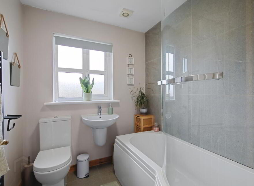 8 Whitethorn Avenue, Newtownards, BT23 8WT