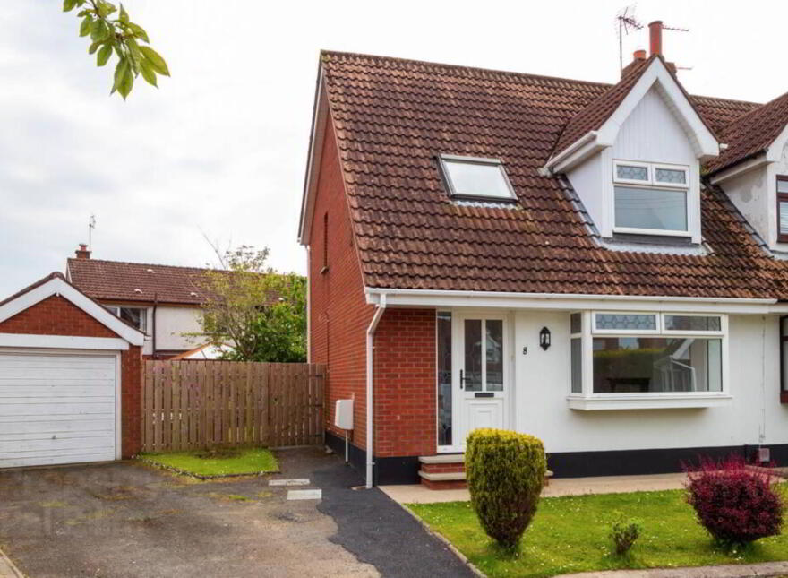 8 Carlton Park, Bangor, BT19 6WR photo