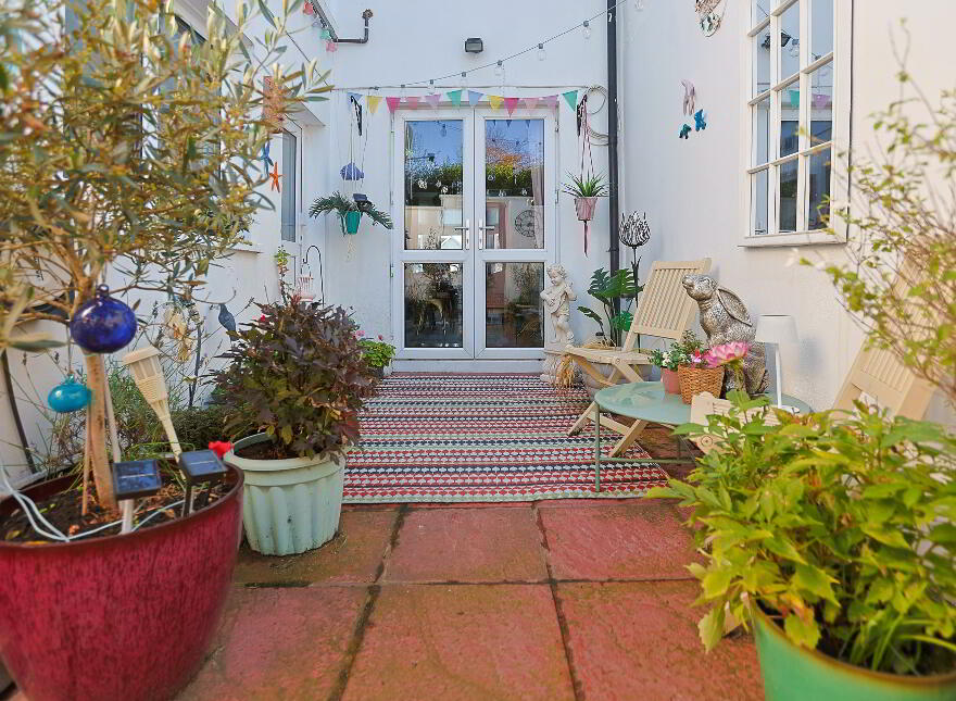 20 Saintfield Road, Lisburn, BT27 5BD