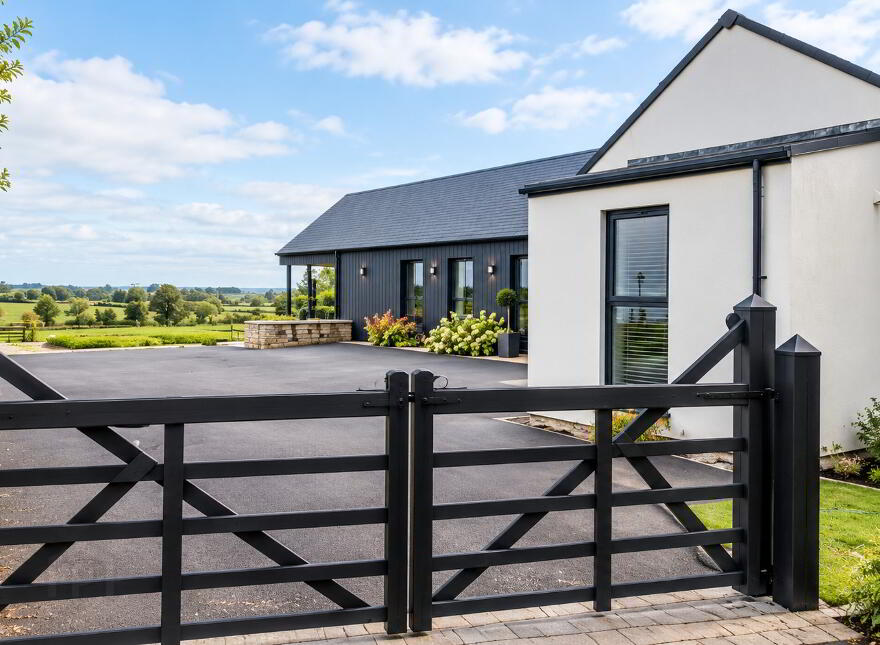33 Cabragh Road, Dungannon, BT70 3AH
