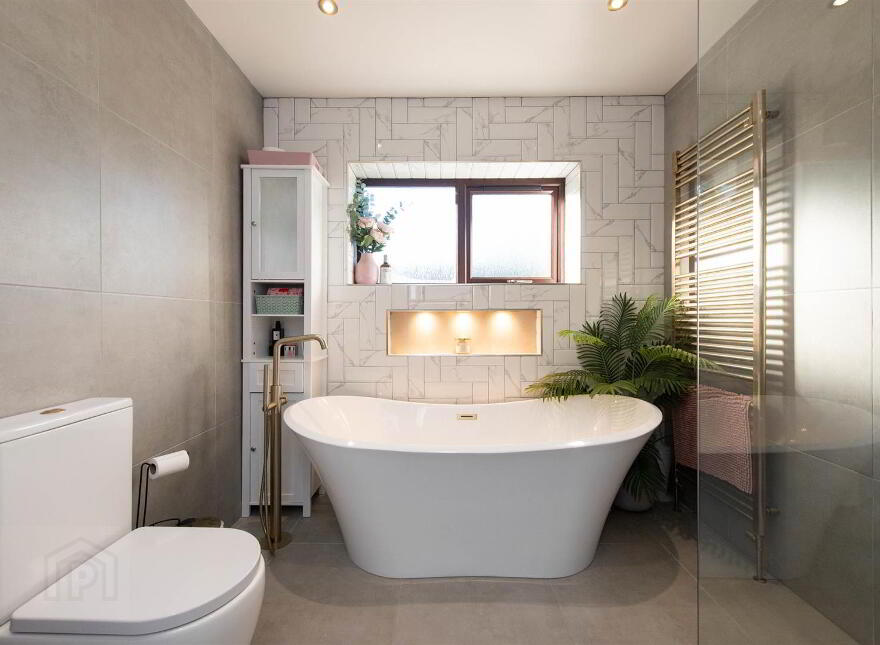 136 Dromore Road, Ballynahinch, BT24 8HX