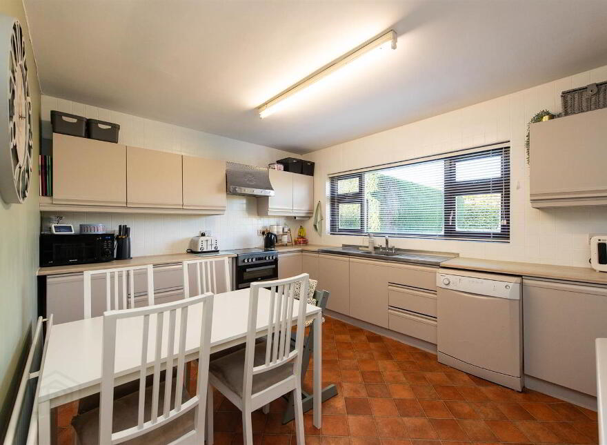 136 Dromore Road, Ballynahinch, BT24 8HX